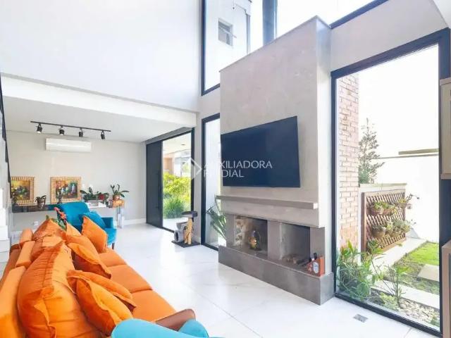 Casa / Sobrado em Condomínio para Locação em Porto Alegre/RS Vila Nova 4 Quartos