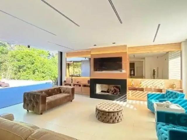 Casa / Sobrado em Condomínio para Locação em Porto Alegre/RS Vila Nova 4 Quartos
