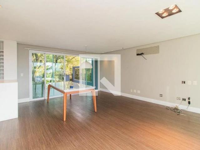 Casa / Sobrado em Condomínio para Locação em Porto Alegre/RS Vila Assunção 3 Quartos