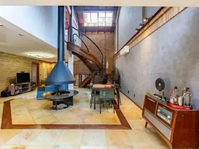 Casa / Sobrado em Condomínio para Locação em Porto Alegre/RS Vila Jardim 4 Quartos