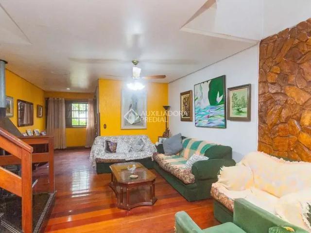 Casa / Sobrado em Condomínio para Locação em Porto Alegre/RS Vila São José 3 Quartos