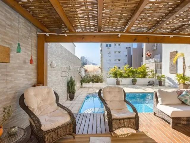 Casa / Sobrado em Condomínio para Locação em Porto Alegre/RS Boa Vista 4 Quartos