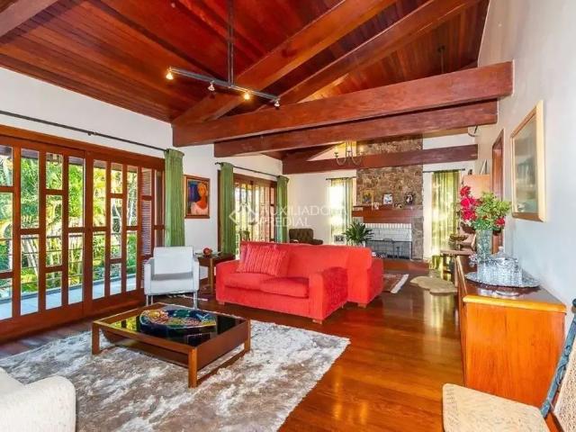 Casa / Sobrado em Condomínio para Locação em Porto Alegre/RS Cavalhada 5 Quartos