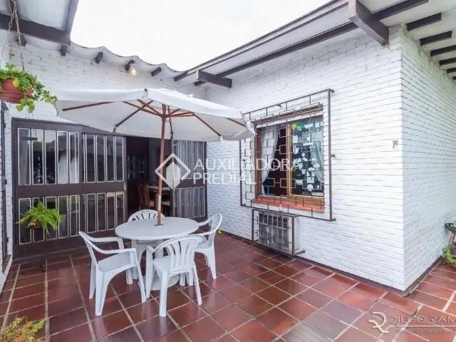 Casa / Sobrado em Condomínio para Locação em Porto Alegre/RS Chácara das Pedras 4 Quartos