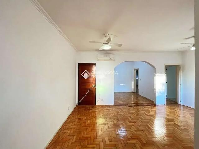 Casa / Sobrado em Condomínio para Locação em Porto Alegre/RS Guarujá 3 Quartos
