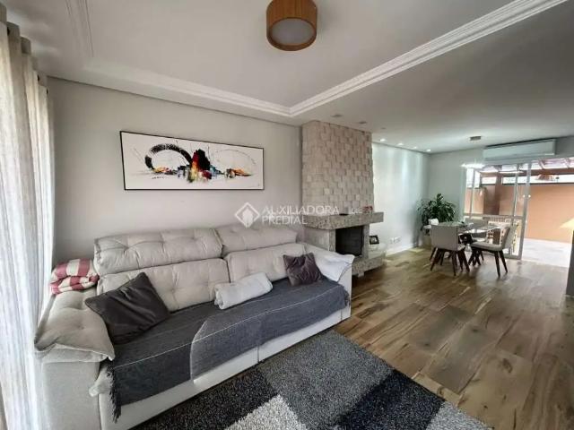 Casa / Sobrado em Condomínio para Locação em Porto Alegre/RS Hípica 3 Quartos