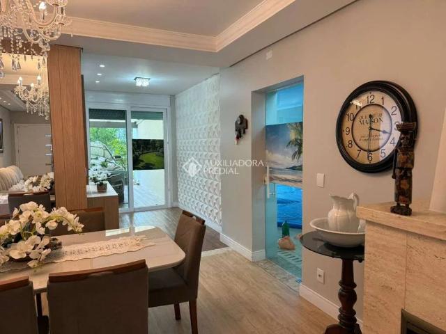 Casa / Sobrado em Condomínio para Locação em Porto Alegre/RS Hípica 4 Quartos