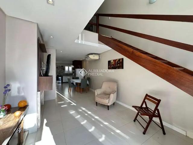 Casa / Sobrado em Condomínio para Locação em Porto Alegre/RS Hípica 4 Quartos