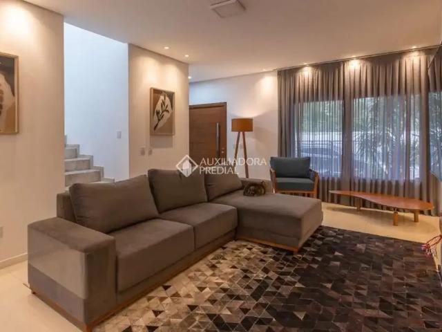 Casa / Sobrado em Condomínio para Locação em Porto Alegre/RS Hípica 4 Quartos