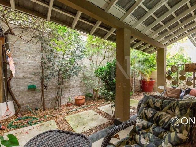 Casa / Sobrado em Condomínio para Locação em Porto Alegre/RS Jardim Carvalho 4 Quartos