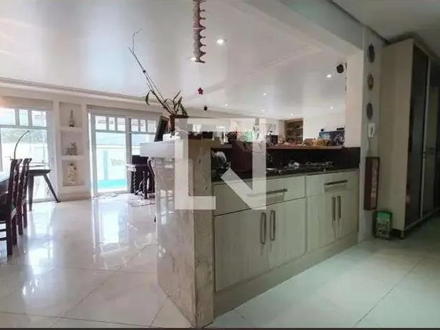 Casa / Sobrado em Condomínio para Locação em Porto Alegre/RS Jardim do Salso 5 Quartos