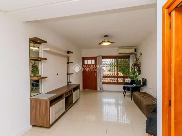 Casa / Sobrado em Condomínio para Locação em Porto Alegre/RS Jardim Itu Sabará 4 Quartos