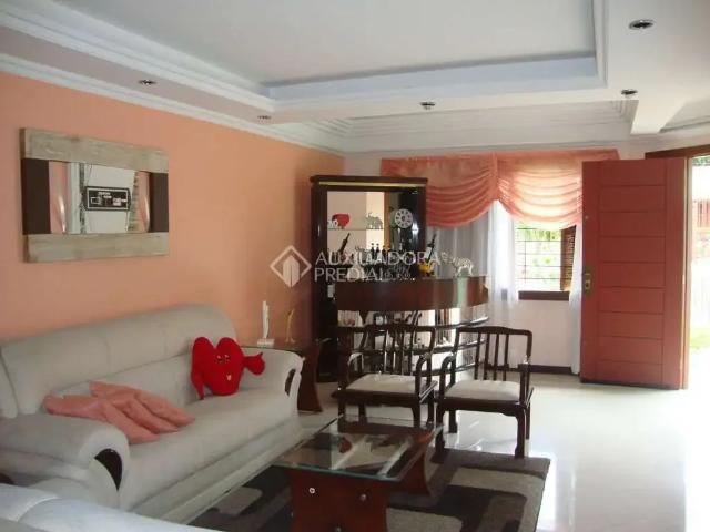 Casa / Sobrado em Condomínio para Locação em Porto Alegre/RS Jardim Itu Sabará 5 Quartos