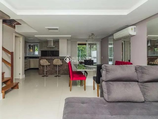Casa / Sobrado em Condomínio para Locação em Porto Alegre/RS Mário Quintana 3 Quartos
