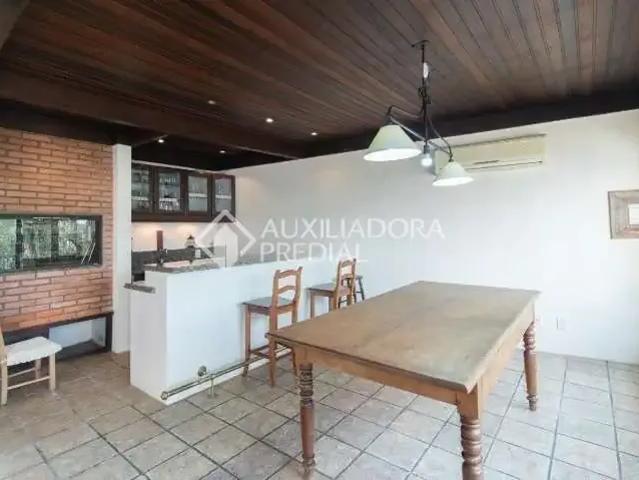 Casa / Sobrado em Condomínio para Locação em Porto Alegre/RS Medianeira 3 Quartos