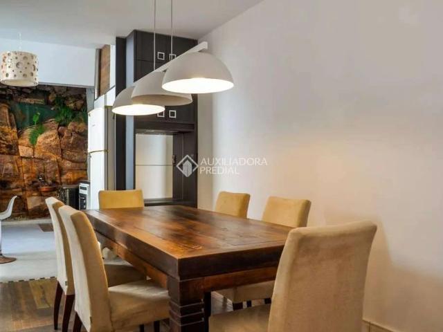 Casa / Sobrado em Condomínio para Locação em Porto Alegre/RS Nonoai 3 Quartos