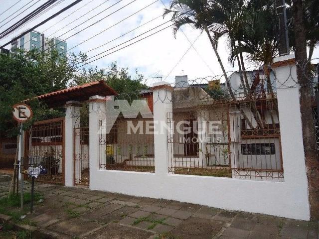 Casa / Sobrado em Condomínio para Locação em Porto Alegre/RS Passo da Areia 3 Quartos