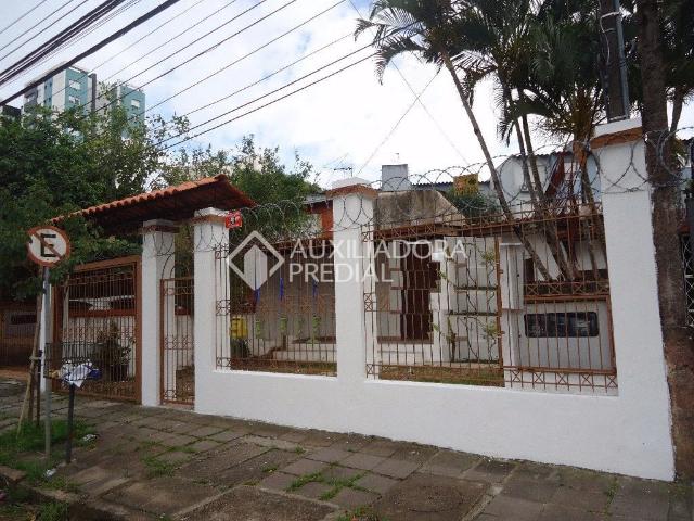 Casa / Sobrado em Condomínio para Locação em Porto Alegre/RS Passo da Areia 3 Quartos