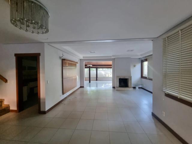 Casa / Sobrado em Condomínio para Locação em Porto Alegre/RS Pedra Redonda 3 Quartos