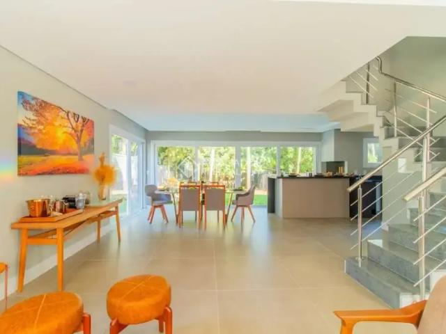 Casa / Sobrado em Condomínio para Locação em Porto Alegre/RS Pedra Redonda 3 Quartos