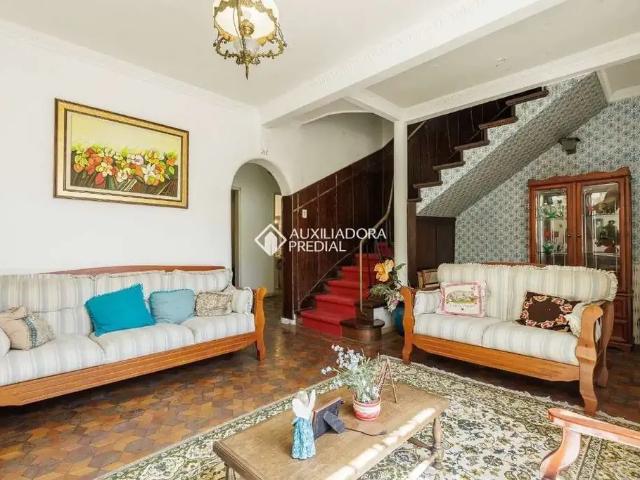 Casa / Sobrado em Condomínio para Locação em Porto Alegre/RS Petrópolis 6 Quartos