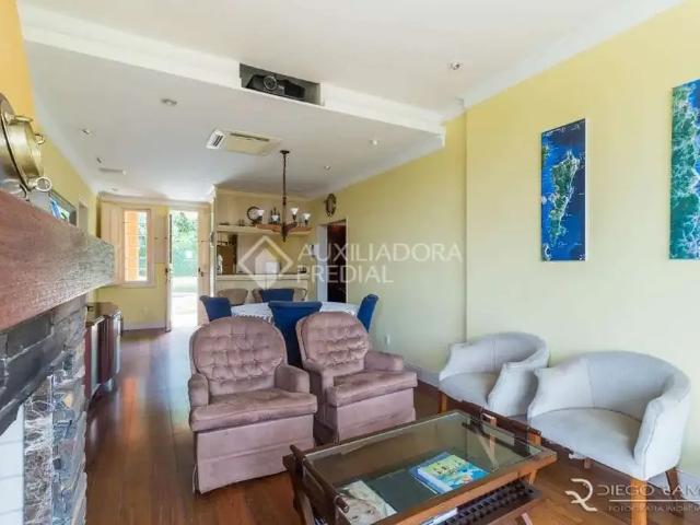 Casa / Sobrado em Condomínio para Locação em Porto Alegre/RS Ponta Grossa 4 Quartos