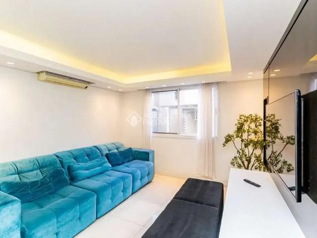Casa / Sobrado em Condomínio para Locação em Porto Alegre/RS São Sebastião 3 Quartos