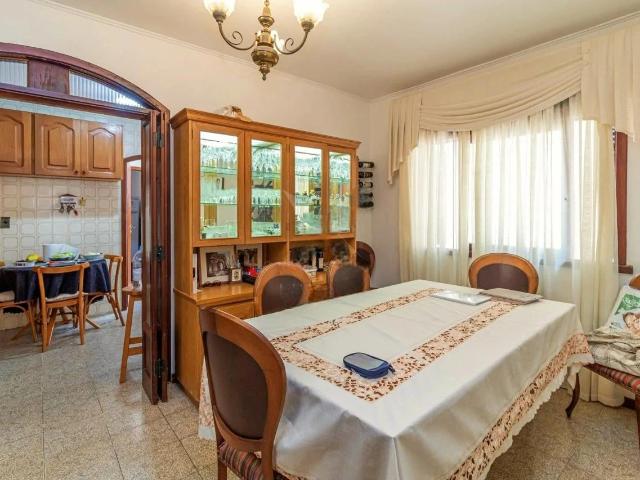 Casa / Sobrado em Condomínio para Locação em Porto Alegre/RS Santa Cecília 4 Quartos
