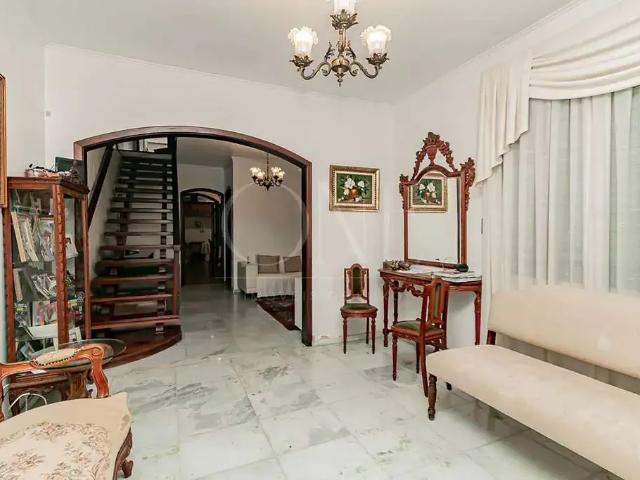 Casa / Sobrado em Condomínio para Locação em Porto Alegre/RS Santa Cecília 4 Quartos