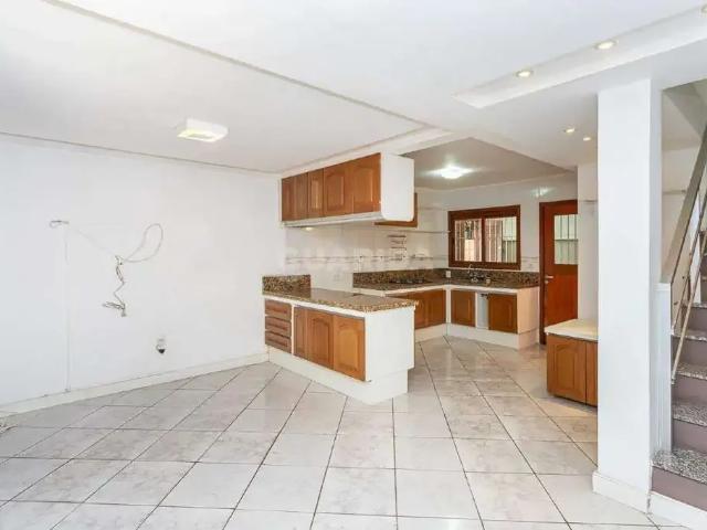 Casa / Sobrado em Condomínio para Locação em Porto Alegre/RS Sarandi 3 Quartos