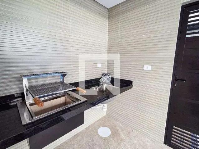 Casa / Sobrado em Condomínio para Locação em Praia Grande/SP Guilhermina 2 Quartos