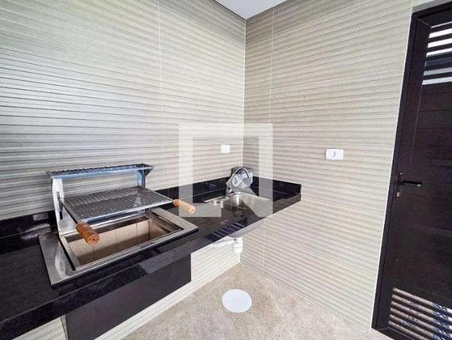 Casa / Sobrado em Condomínio para Locação em Praia Grande/SP Guilhermina 2 Quartos