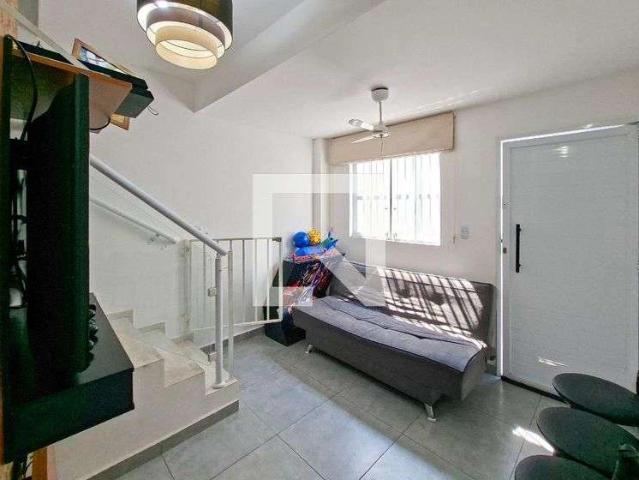 Casa / Sobrado em Condomínio para Locação em Praia Grande/SP Maracanã 2 Quartos