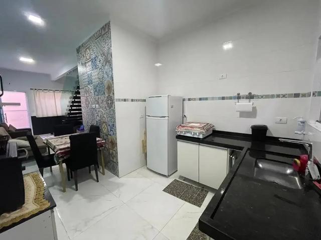 Casa / Sobrado em Condomínio para Locação em Praia Grande/SP Maracanã 2 Quartos