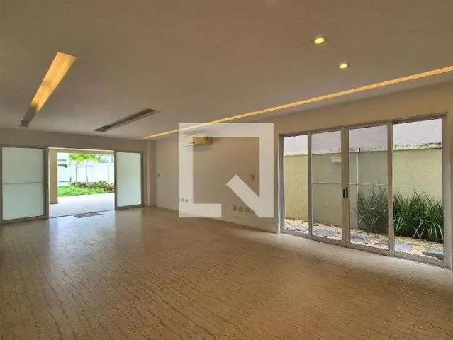Casa / Sobrado em Condomínio para Locação em Rio de Janeiro/RJ Barra da Tijuca 3 Quartos