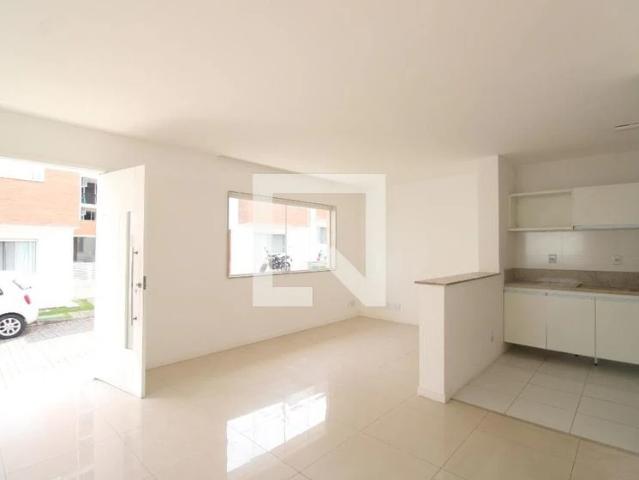 Casa / Sobrado em Condomínio para Locação em Rio de Janeiro/RJ Freguesia Ilha do Governador 3 Quartos