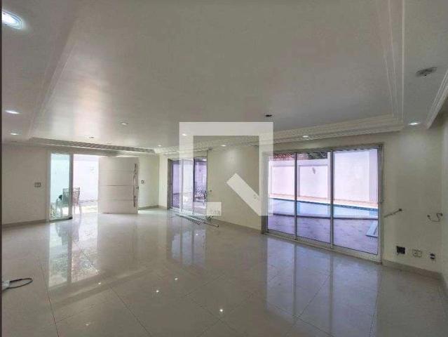 Casa / Sobrado em Condomínio para Locação em Rio de Janeiro/RJ Taquara 5 Quartos