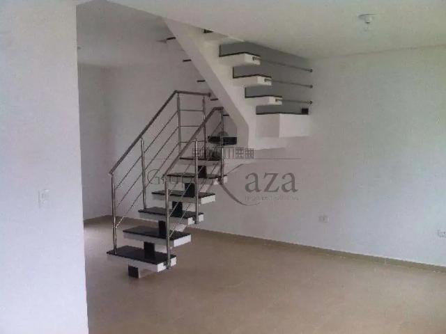 Casa / Sobrado em Condomínio para Locação em São José dos Campos/SP Chácaras São José 2 Quartos