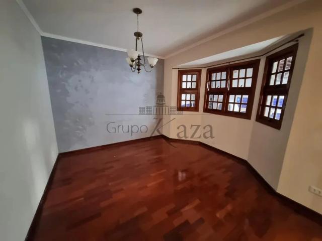 Casa / Sobrado em Condomínio para Locação em São José dos Campos/SP Jardim Aquárius 4 Quartos