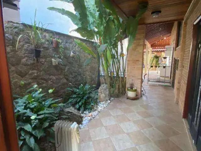 Casa / Sobrado em Condomínio para Locação em São José dos Campos/SP Jardim Aquárius 5 Quartos