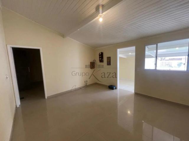 Casa / Sobrado em Condomínio para Locação em São José dos Campos/SP Jardim das Colinas 3 Quartos