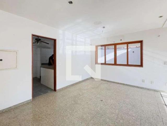 Casa / Sobrado em Condomínio para Locação em São José dos Campos/SP Jardim das Colinas 3 Quartos