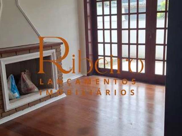 Casa / Sobrado em Condomínio para Locação em São José dos Campos/SP Jardim das Colinas 4 Quartos