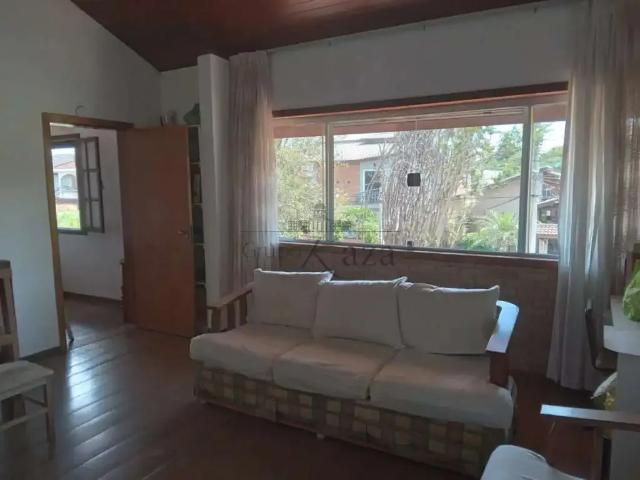 Casa / Sobrado em Condomínio para Locação em São José dos Campos/SP Jardim das Colinas 5 Quartos