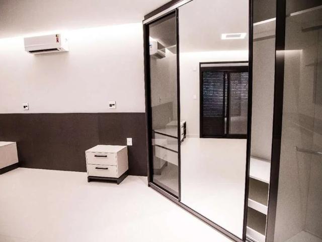 Casa / Sobrado em Condomínio para Locação em São José dos Campos/SP Jardim das Colinas 5 Quartos