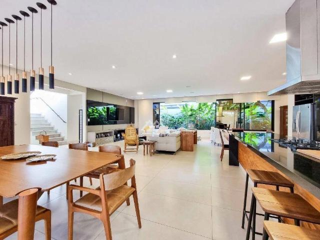 Casa / Sobrado em Condomínio para Locação em São José dos Campos/SP Jardim do Golfe 5 Quartos