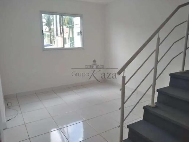 Casa / Sobrado em Condomínio para Locação em São José dos Campos/SP Monte Castelo 2 Quartos