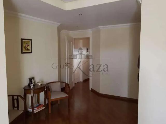 Casa / Sobrado em Condomínio para Locação em São José dos Campos/SP Parque Residencial Aquarius 5 Quartos