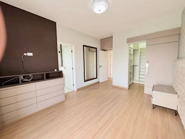 Casa / Sobrado em Condomínio para Locação em São José dos Campos/SP Urbanova 4 Quartos