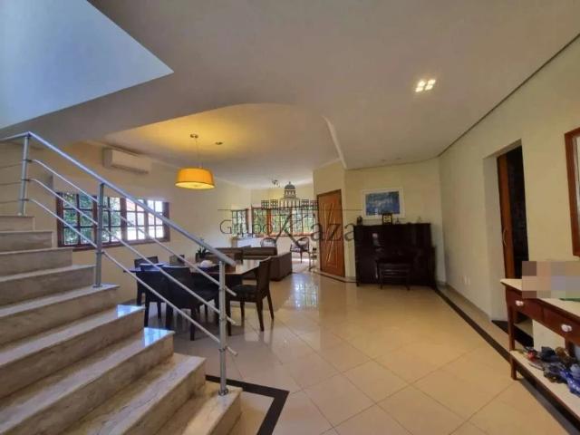 Casa / Sobrado em Condomínio para Locação em São José dos Campos/SP Urbanova 4 Quartos
